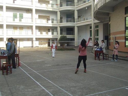 世界足球官网“阳光体育”羽毛球比赛火热进行中