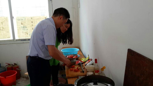 公司“三下乡”暑期实践小分队同甘共苦