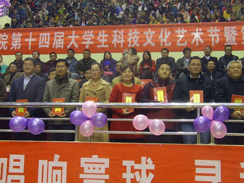 世界足球官网外文书社荣获“十佳社团”荣誉称号