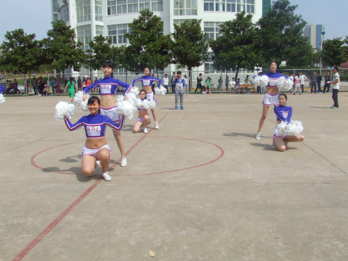 世界足球官网篮球队勇战第十三届“谭山杯”篮球赛