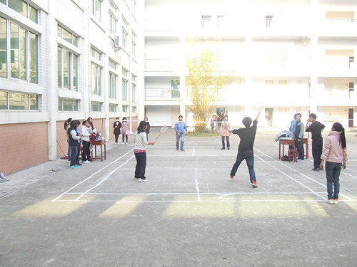 世界足球官网“阳光体育”羽毛球比赛火热进行中