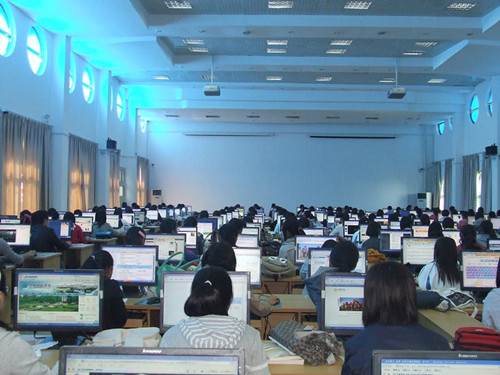 世界足球官网开展新生心理健康教育系列活动